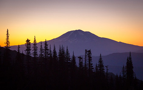 Mt. Adams, the second tallest peak in Washington, illuminated by the last  light of day [OC][1600x2000] : r/EarthPorn